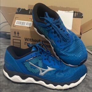 Mizuno Horizon 5 men’s 7.5 / women’s 9